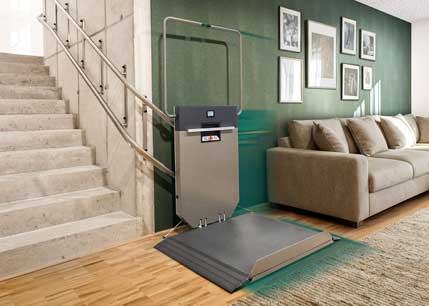 Gebrauchter Plattformlift an einer Innentreppe Treppenlift Modell 200