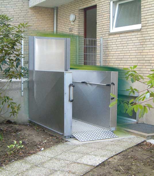 Gebrauchter Hublift am Hauseingang Treppenlift Modell 200