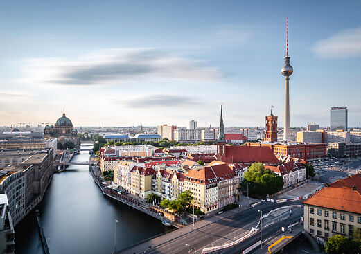 Berlin mit Fernsehturm Berlin mit Spree, Berliner Dom und Fernsehturm