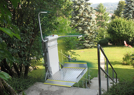 Gebrauchter Plattformlift im Außenbereich Treppenlift Modell 200